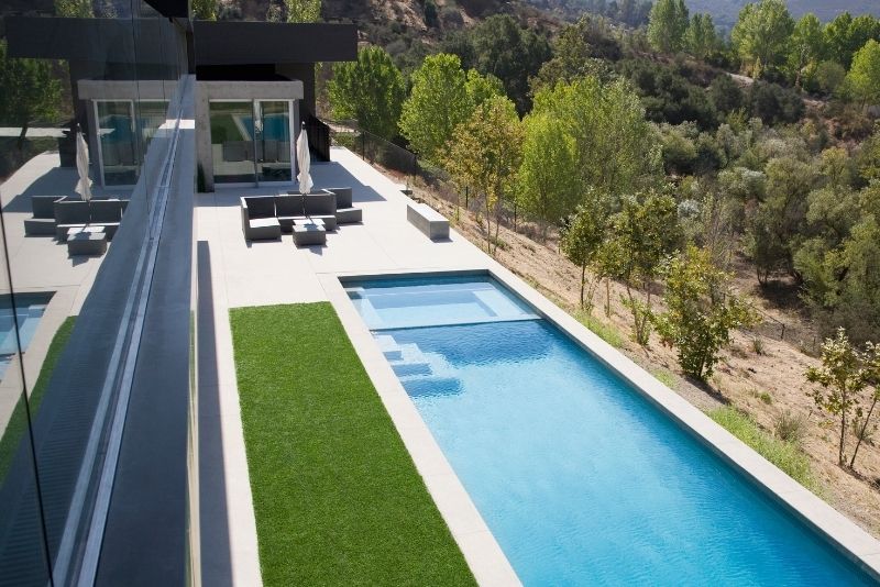 rchitectural pool having structure, definite lines
